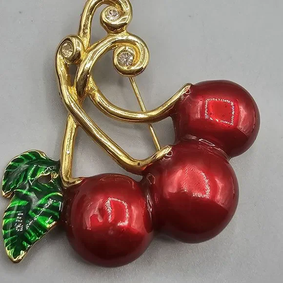 Vintage Saxon Enamel Cherry Brooch Pin Retro Pin Up Triple Fruit Red Green - Picture 2 of 10